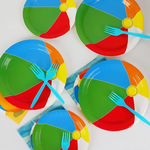 Vista 5 de 96 piezas de suministros de fiesta de pelota de playa, juego de vajilla, pelota de piscina de verano, platos y servilletas de fiesta de cumpleaños