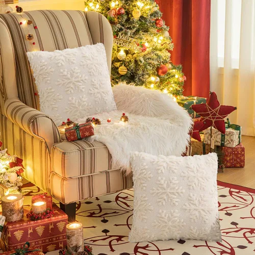 Vista 3 de Juego de 2 fundas de almohada decorativas de terciopelo de invierno con copos de nieve beige, 18 x 18 pulgadas, funda de cojín cuadrada