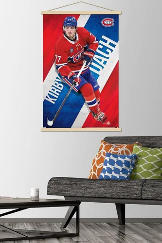 Vista 2 de Trends International NHL Montreal Canadiens - Póster de pared de Kirby Dach 23, 22.37 x 34.00 pulgadas, paquete de impresión premium y colgador