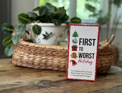 Vista 5 de FIRST TO WORST Juego de Fiesta Edición Navideña - Un Juego de Cartas Festivo Sobre Cómo Tus Amigos y Familia Clasifican las Cosas - Perfecto