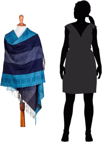 Vista 3 de NOVICA Chal azul 100% lana de alpaca peruana, azul Huancayo, Azul