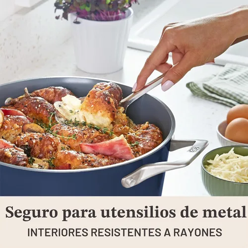 Vista 6 de Calphalon® Premier Horno holandés antiadherente de cerámica de 7 qt. con tapa, Azul medianoche