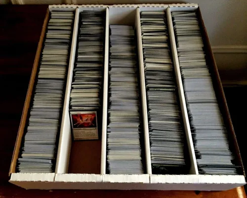 Vista 2 de Enorme colección de cartas Magic The Gathering de 4000 cartas, incluye más de 100 raras, poco comunes, comunes y posiblemente míticas