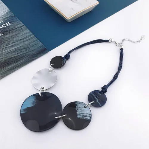 Vista 3 de Bocar Collar con colgante de acrílico irregular grueso para mujer, collar grande de 22 pulgadas