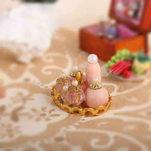 Vista 4 de U-K Casa de muñecas en miniatura botellas de perfume con bandeja nuevo lanzado y popular, agradable y práctico