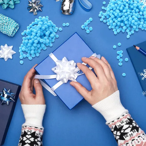 Vista 5 de Shappy 2000 mini pompones de Navidad de 0.236 pulgadas para hacer manualidades, disfraz de Navidad, bolas de pompones pequeños, suministros de Azul