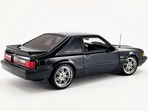 Vista 5 de Toy Cars 1990 5.0 Custom Black Limited Edition a 1650 piezas en todo el mundo 1/18 Diecast Model Car por GMP 18960