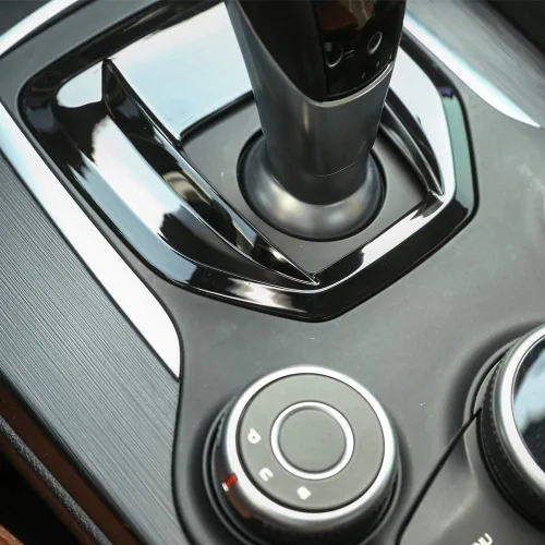 Vista 4 de Tapa de plástico ABS para consola central de Alfa Romeo Giulia Stelvio 2017, color negro brillante