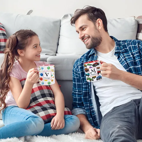 Vista 2 de Taza de café personalizada para niños con nombre e inicial, taza de cacao caliente personalizada para niños y niñas, taza de cerámica de 11 onzas