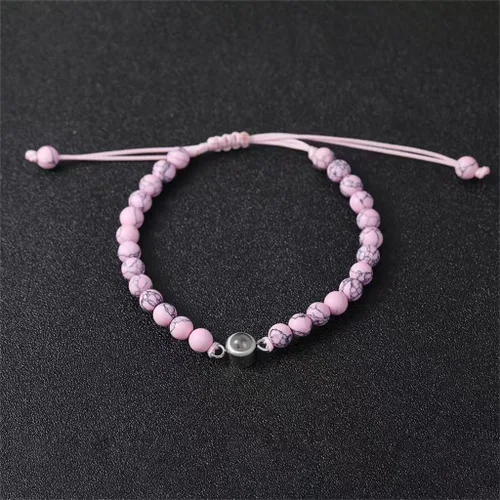 Vista 5 de Elegante pulsera de proyección de cristales que muestra I Loves You en 100 idiomas, gran regalo para amantes y parejas de uso diario