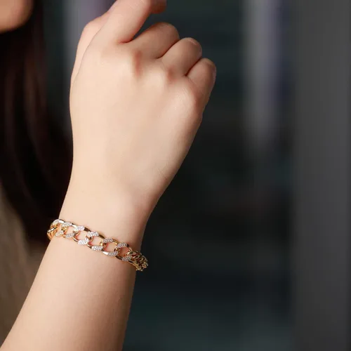 Vista 6 de JINAO Pulsera gruesa chapada en oro de 14 quilates con circonita cúbica helada y eslabones cubanos de Miami con extensores ajustables para mujeres