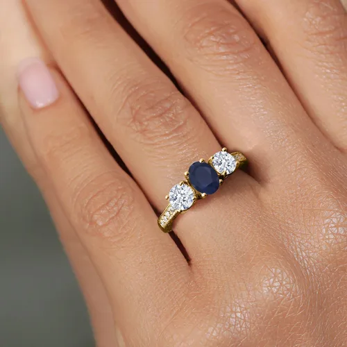 Vista 4 de Anillo de compromiso de 3 piedras preciosas con piedra natal para mujer en plata chapada en oro amarillo de 18 quilates, ovalado de 0.276 x 0.197