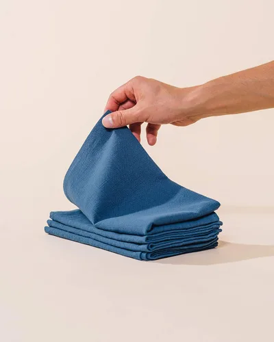 Vista 2 de Servilletas de lino – Rústicas – Tela suave y duradera – Lavable y reutilizable – Paquete de 4 – 20 x 20 pulgadas (azul vintage)