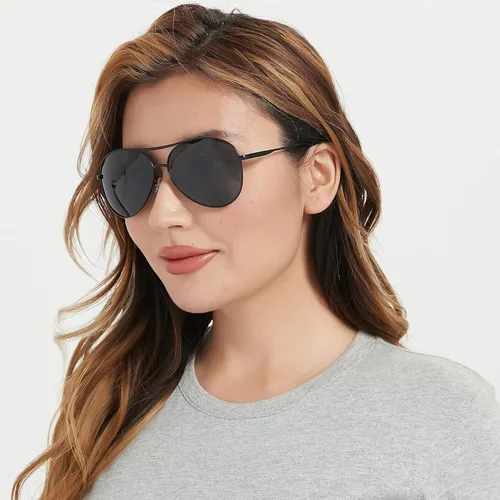 Vista 8 de BOTPOV Gafas de sol de aviador para hombres y mujeres, polarizadas, protección UV400, lente espejada, marco de metal con bisagras de resorte..