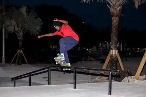 Vista 4 de TAKE Flight - Tabla de skate premium, 100% arce canadiense Hard Rock, niños y adultos