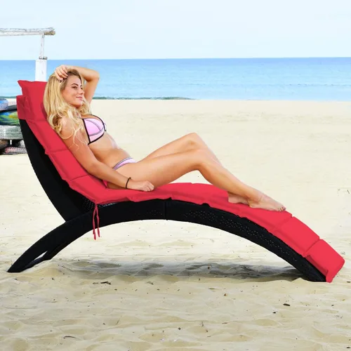 Vista 5 de COSTWAY 2 sillas plegables de ratán para exteriores, tumbona de mimbre para patio con cojín suave, soporte ergonómico, sillas portátiles de piscina
