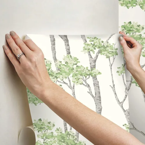 Vista 4 de RoomMates Birch Grove - Papel tapiz autoadhesivo extraíble, color verde, 20.5 pulgadas x 18 pies