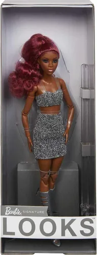 Vista 6 de Barbie Signature Looks Doll (Petite, Red Hair) Muñeca de moda totalmente posable con blusa corta y falda brillante, regalo para coleccionistas
