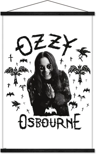 Vista 8 de Trends International Ozzy Osbourne - Póster de pared de cuervo, murciélago y cruces, 22.37 x 34.00 pulgadas, paquete de impresión premium y colgador