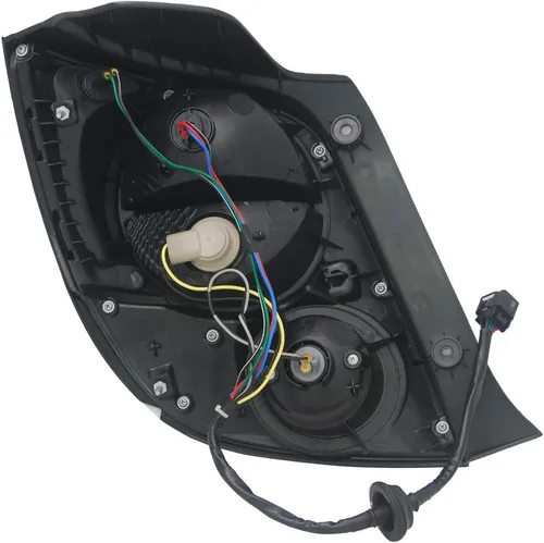 Vista 2 de TYC 11-6418-00-1 Lámpara trasera izquierda de repuesto (compatible con Chevrolet Sonic), 1 paquete