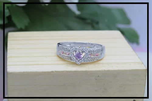 Vista 4 de Dazzlingrock Collection Anillo de compromiso de oro blanco con zafiro rosa redondo de 10 quilates para mujer, con forma de corazón, oro blanco