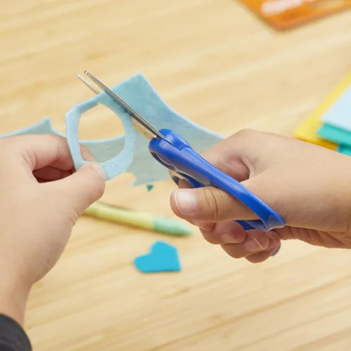 Vista 5 de Fiskars Tijeras de punta puntiaguda de 5 pulgadas para niños de 4 a 7 años - Tijeras para la escuela o manualidades - Suministros de regreso a