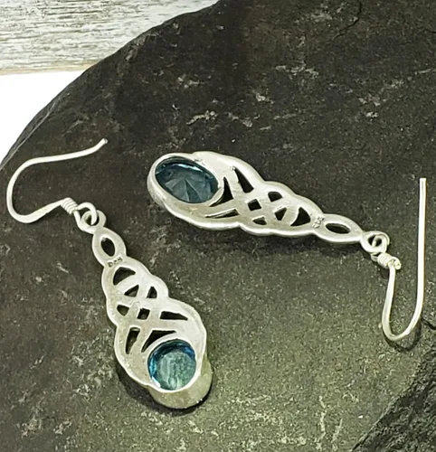 Vista 4 de Raindrops of Ireland - Pendientes de plata de ley con nudo celta simulado topacio azul, Metal, Topacio