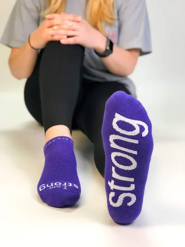 Vista 2 de notes to self - Calcetines I am Strong - Calcetines inspiradores para mujeres y hombres