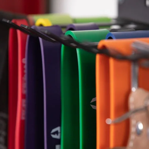Vista 4 de Titan Fitness Bandas de látex ligeras de 41 pulgadas, bandas de dominadas, juego de bandas de resistencia para entrenamientos, fitness