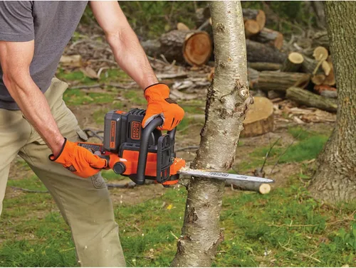 Vista 13 de Motosierra inalámbrica Black & Decker de 40 voltios, Incluye batería de 40V, Negro