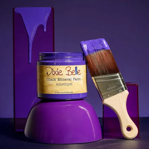 Vista 2 de Pintura para muebles con acabado de tiza Dixie Belle Paint Company - Amatista (4oz) - Pintura mineral de tiza chic púrpura profundo mate