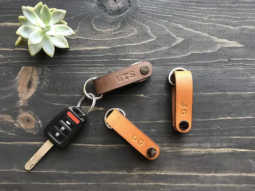 Vista 3 de Compact Leather Key Holder, Switch Blade Style, Holds Up to 6 Keys, Full Grain Leather, Minimalistic Design