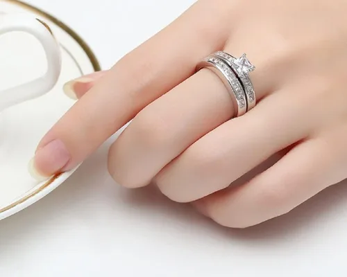 Vista 2 de LRGKMCWTOB Anillo de compromiso de plata de ley 925 de 3 quilates con circonita cúbica transparente de princesa, anillo de regalo para mujer