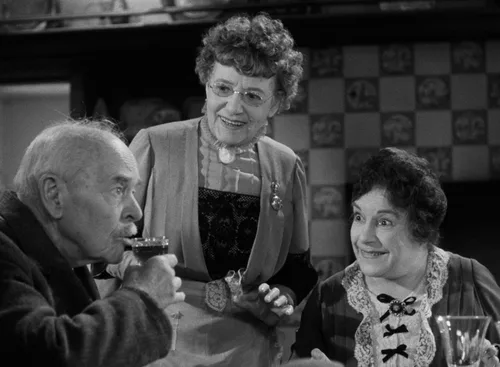 Vista 3 de Arsenic and Old Lace (The Criterion Collection) Blu-ray
