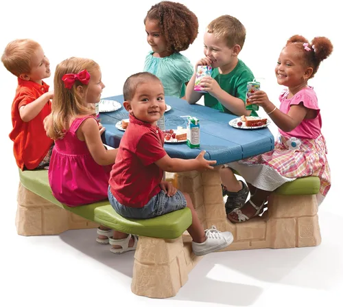 Vista 4 de Mesa para picnic con bancos y sombrilla Step2, para niños