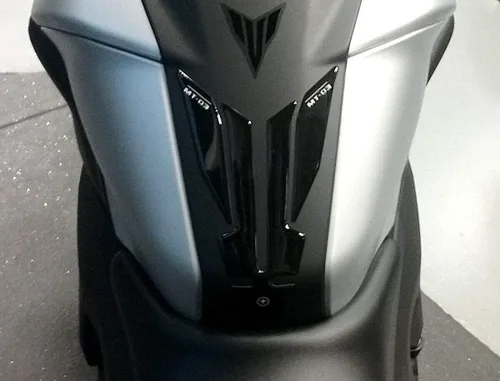 Vista 2 de labelbike - Kit de calcomanías de gel para cubierta de tanque de motocicleta 3D compatible con Yamaha MT03 a partir de 2020