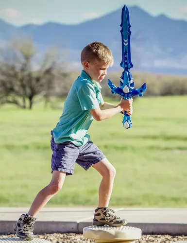 Vista 2 de Formidable Toys - Espadas de espuma de 32 pulgadas para niños, diseños para mezclar y combinar, juguetes de juego de simulación y caballeros