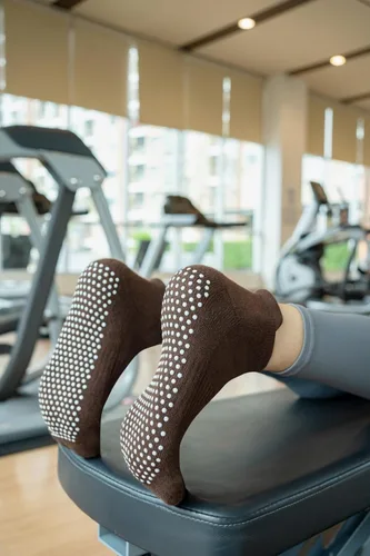 Vista 4 de RATIVE Calcetines antideslizantes para yoga, pilates y hospitales, con agarres, para mujeres y hombres