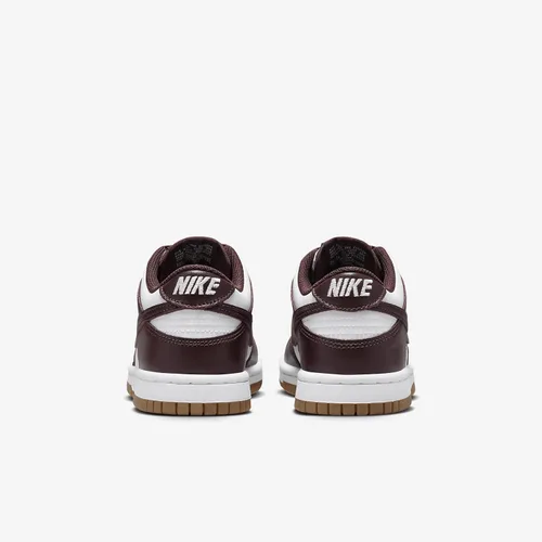 Vista 77 de Nike Kid's Dunk Low Sneaker