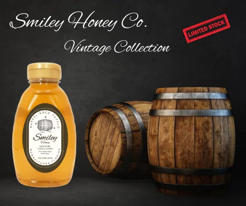 Vista 4 de Smiley Honey, Miel Tupelo envejecida en barril, vintage 2020, envejecido 5 años en barricas de bourbon de búho de Kentucky, carrera exclusiva