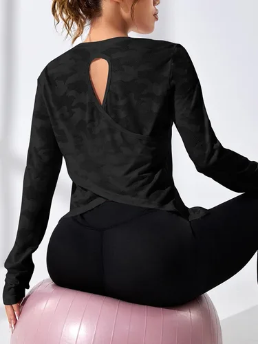 Vista 7 de SweatyRocks Camiseta deportiva ligera de manga larga para mujer, camiseta deportiva con espalda cruzada para yoga
