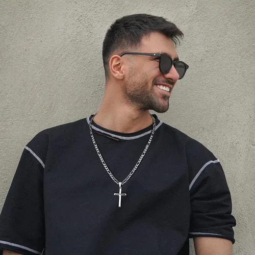Vista 2 de MILACOLATO 925 Sterling Silver Cross Necklace for Men Women 16-30 Inches Cruz de bisel plateado