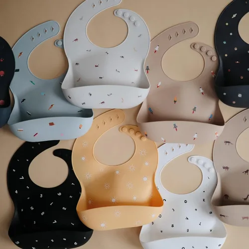 Vista 11 de Mushie - Babero de silicona para bebé, ajustable y resistente al agua (abejas) De 4 a 24 meses, lavable a máquina, correa ajustable