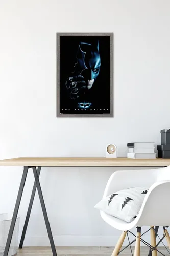 Vista 6 de Trends International DC Comics Movie - Póster de pared de Batman con Batarang, 14.725 x 22.375 pulgadas, versión enmarcada de madera de granero