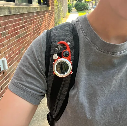 Vista 4 de Dakota Clip digital, reloj de clip, alarma, cronómetro, temporizador y reloj de doble hora, regalos al aire libre para hombres y mujeres, uso
