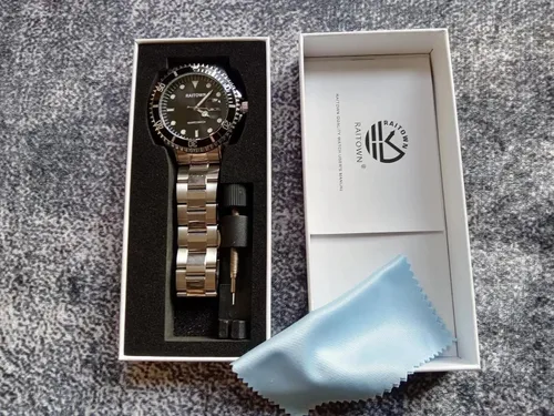 Vista 7 de Raitown Reloj para hombre, acero inoxidable, movimiento de cuarzo japonés, impermeable, luminoso, 1.654 in, gran cara, moda, negocios, diseño