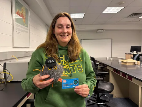 Vista 3 de GIANTmicrobes Killer T-Cell Plush - Aprende sobre la sangre, la salud y el sistema inmunológico, regalo memorable para amigos, familia, estudiantes