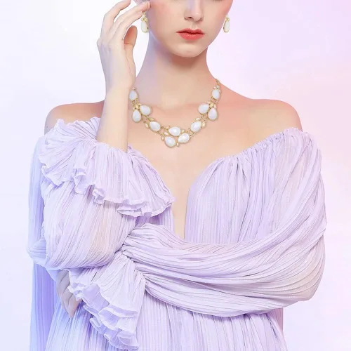 Vista 2 de Firstmeet - Conjunto de collar de resina brillante con aretes