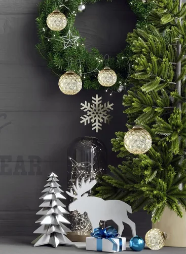 Vista 3 de Serene Spaces Living Juego de 4 adornos de bola de cristal con forma de diamante dorado para árbol de Navidad, decoración de vacaciones, Pascua