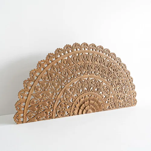 Vista 4 de Cabecero de Madera Queen Half Moon, Tallado de Mandala Redondo Elaborado en Teca Reutilizada, Muebles de Madera de por Vida Hechos a Mano